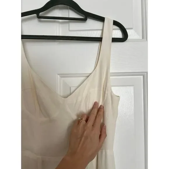 NWT Reformation Lecce Wedding Dress (flaw - see description) Size 6 - Picture 4 of 10